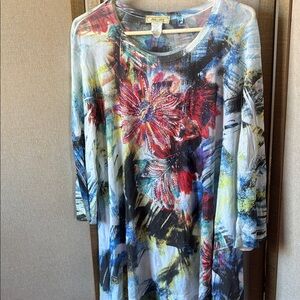 FINAL MARKDOWN Jess and Jane Colorful Floral Print Top medium
